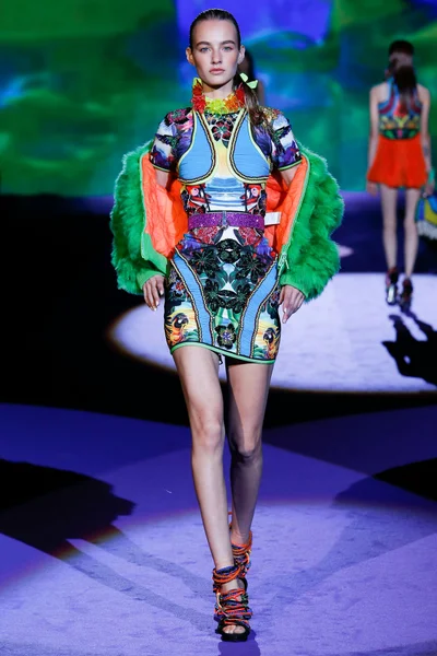 Look 28